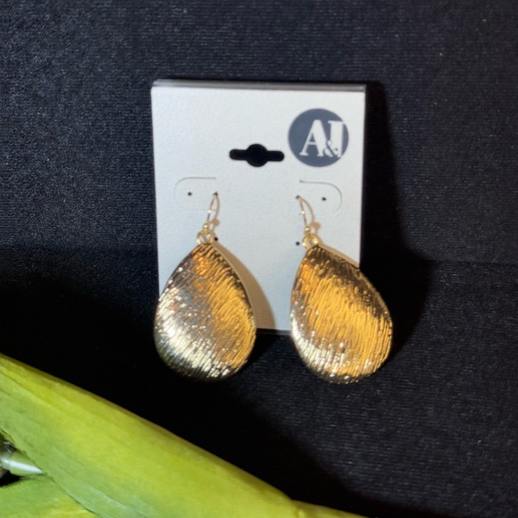 A&I Gold Tone Textured Tear Drop Earrings 1.75inch approx - Picture 3 of 9